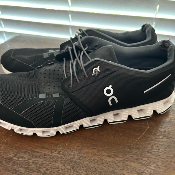 On Running Black sneakers size 10 - Picture 5 of 8